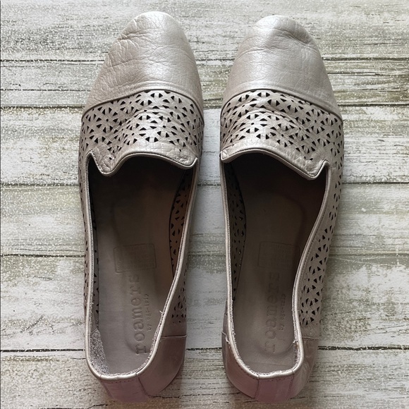 Roamers Shoes - Tan Cray Leather Perforated Flats